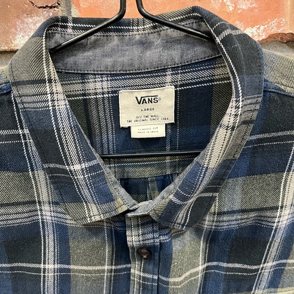 Vans Classic Fit Casual Button Down - Picture 2 of 2